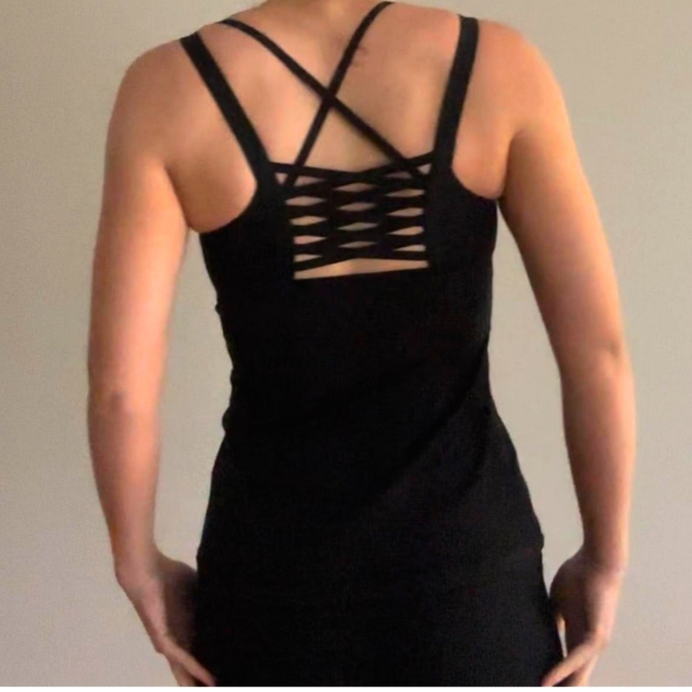 Black Lululemon Tank Criss Cross Strappy sz 4
